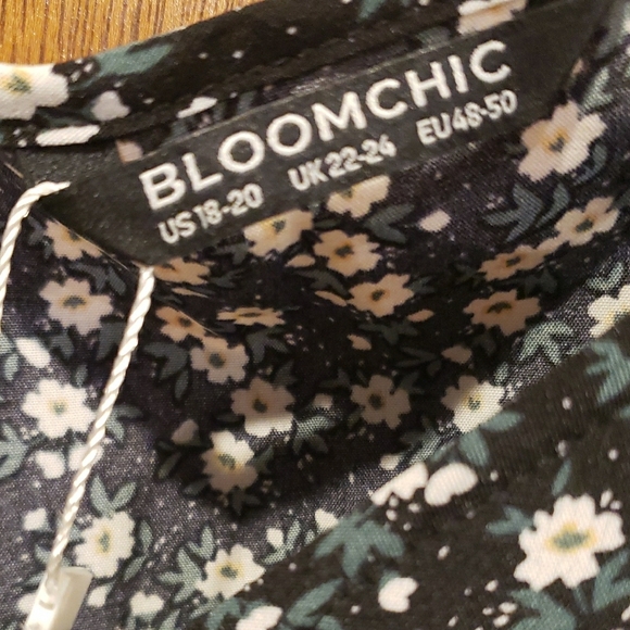 New BloomChic Black and White Floral Midi Dress With Pockets. Size 18-20 - Picture 6 of 8